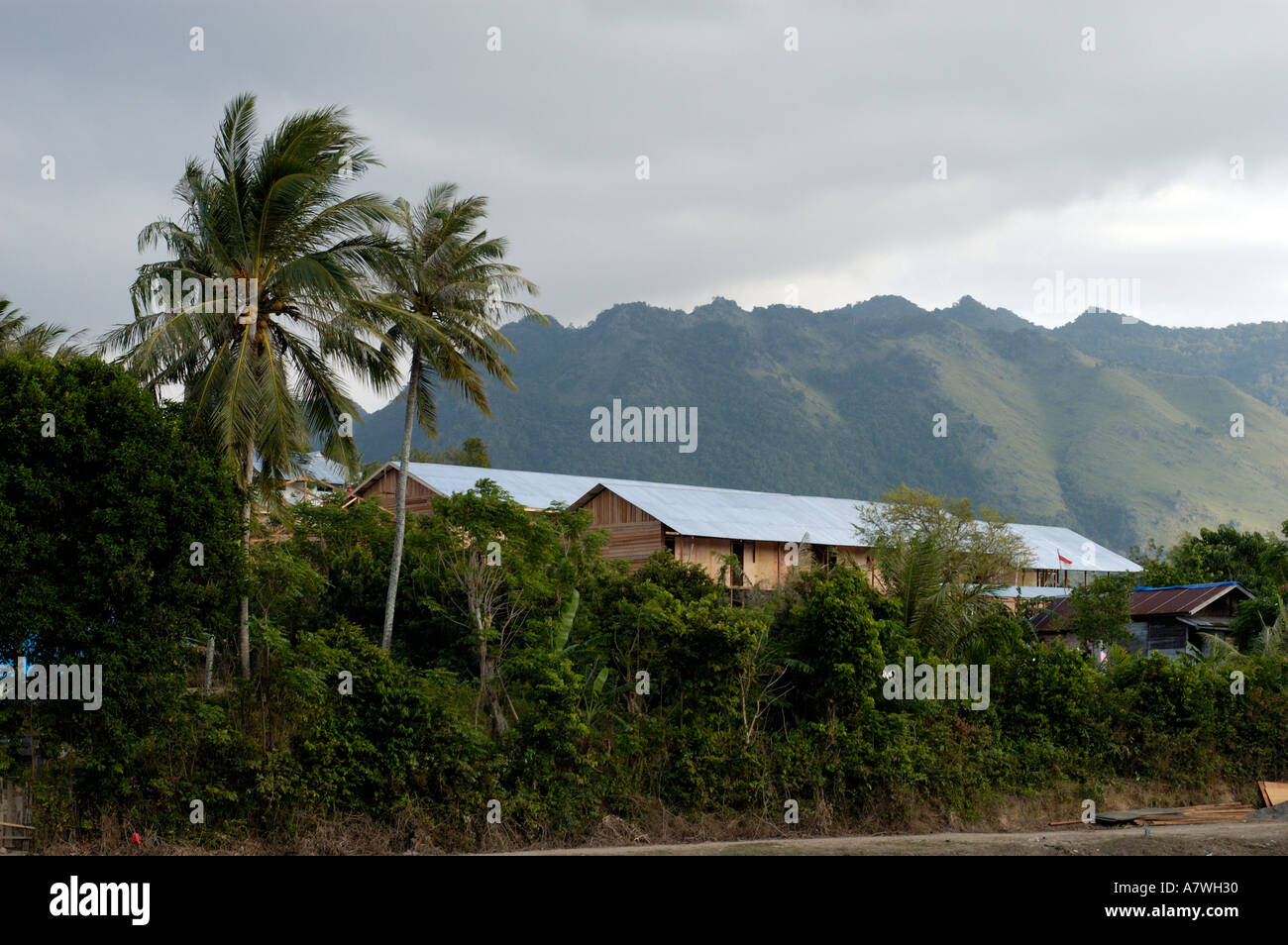 Sumatra indonesia banda aceh Nusa costruzione di caserme per alloggiare le vittime dello tsunami Foto Stock