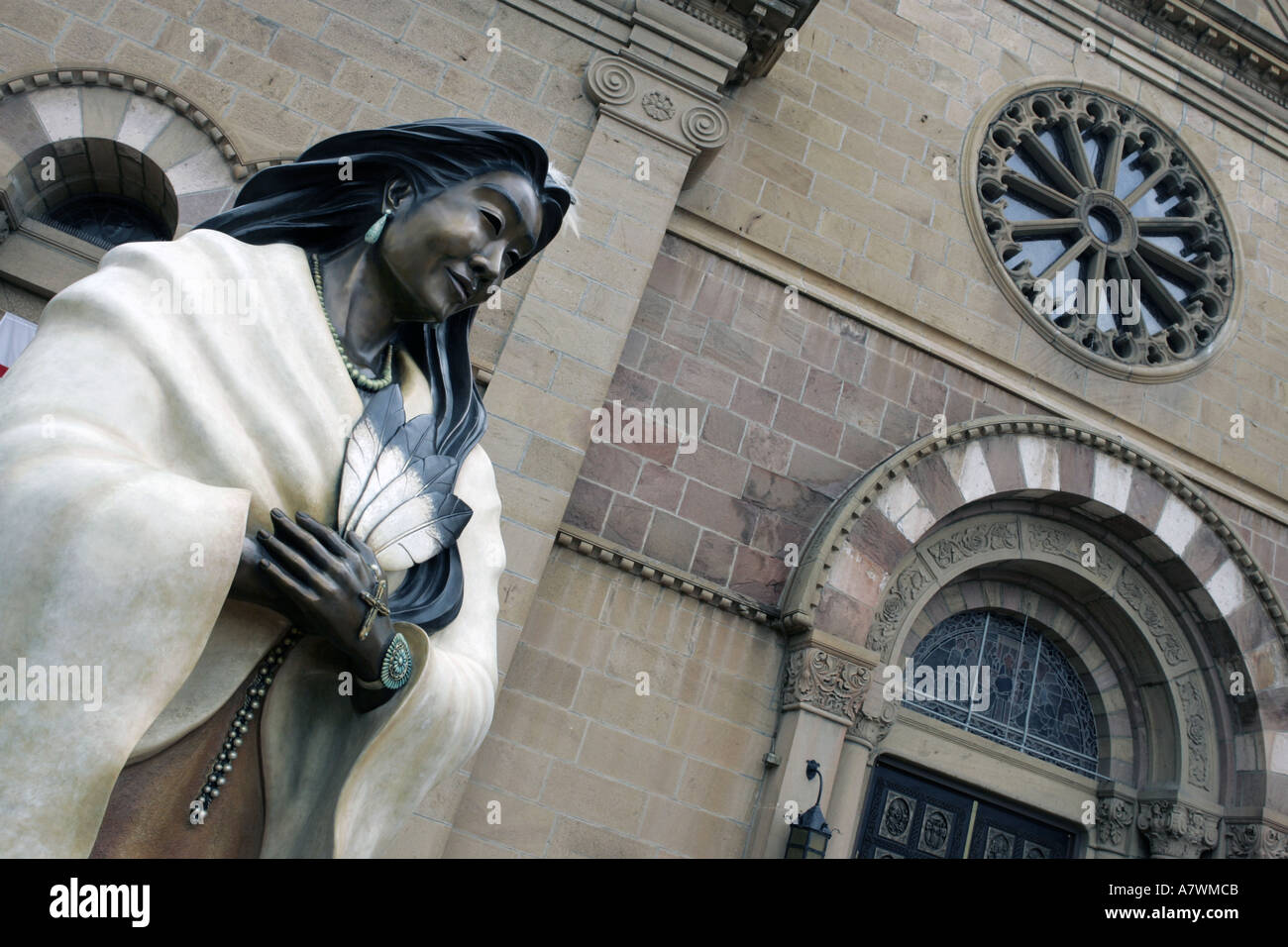 La scultura rappresenta Kateri Tekakwitha 1656 1680 primo nativo americano a essere promosso una santa cattolica Foto Stock