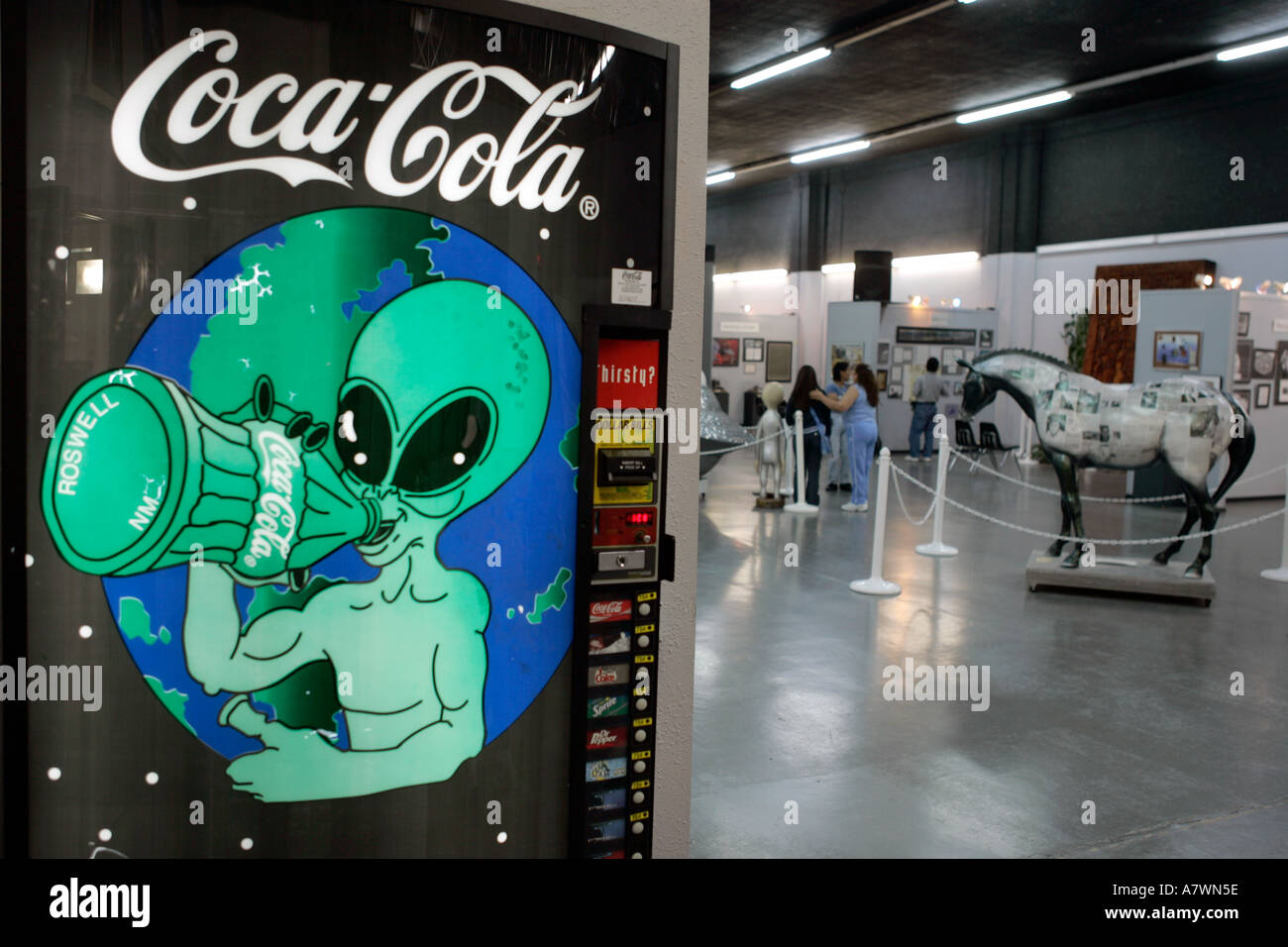 Coca cola macchina a Roswell International UFO Museum Research Center New Mexico Foto Stock