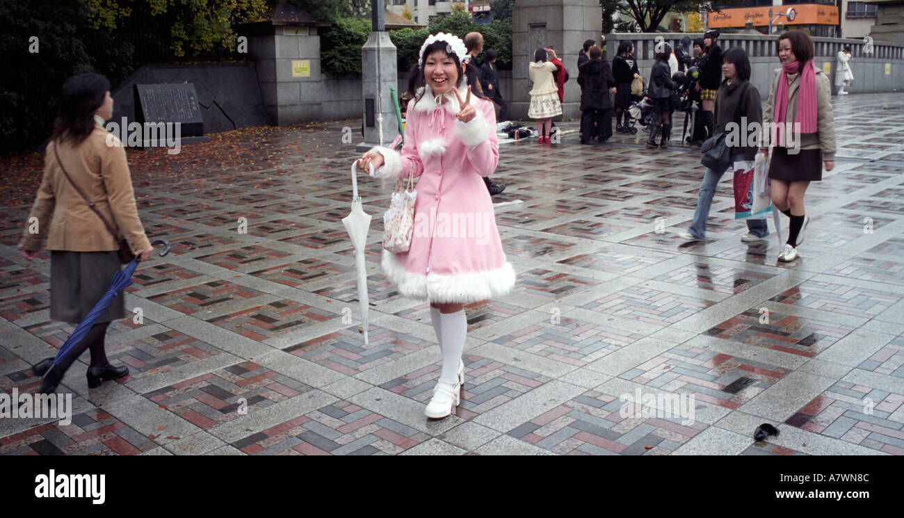 Una ventola di CosPlay in Shinjuku Tokyo corto per la riproduzione di costumi CosPlay è l'ultima mania tra gli adolescenti appassionati di fumetti manga un Foto Stock