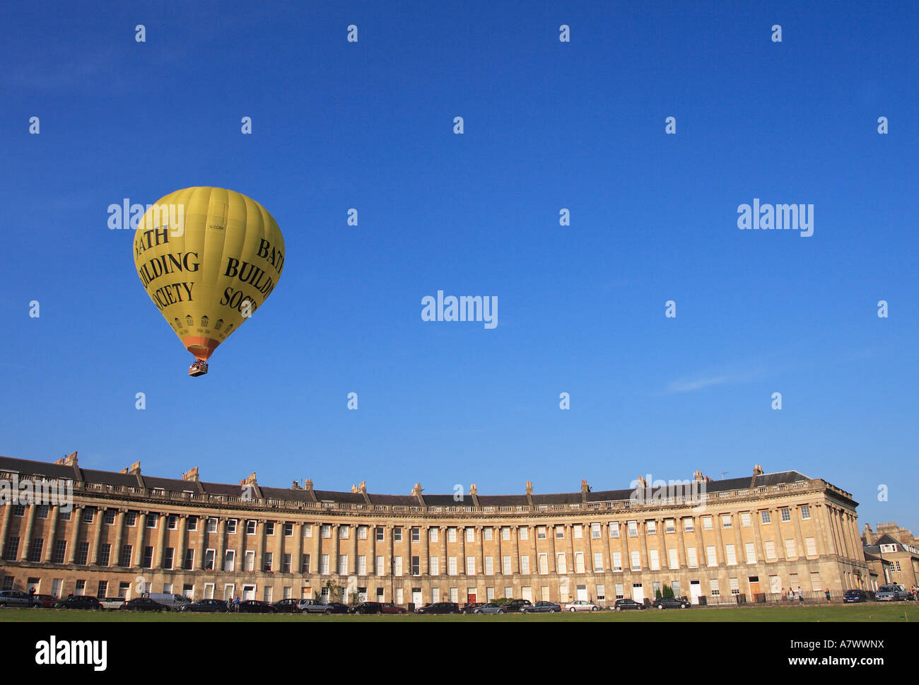 Vasca da bagno Inghilterra mongolfiera su flottante il Royal Crescent in Bath City Foto Stock