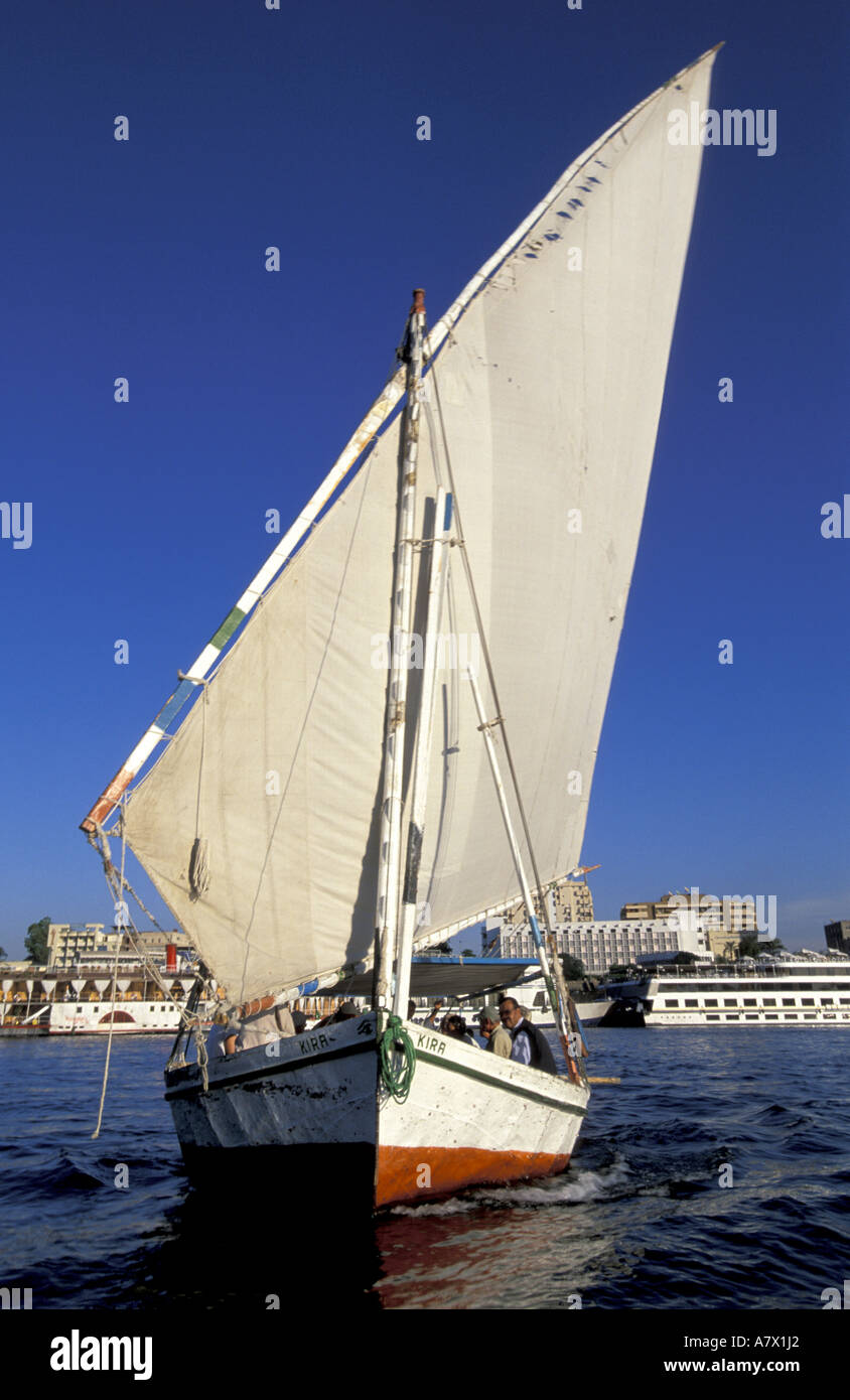 Egitto, Aswan, una barca a vela sul Nilo Foto Stock