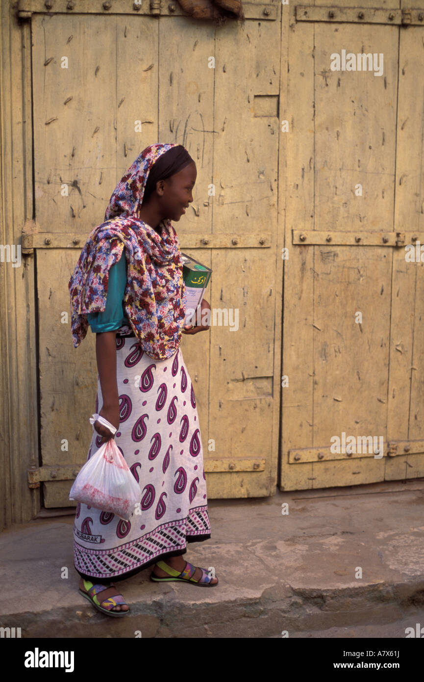 Le Isole Comore, Comors, ragazza locale. Foto Stock