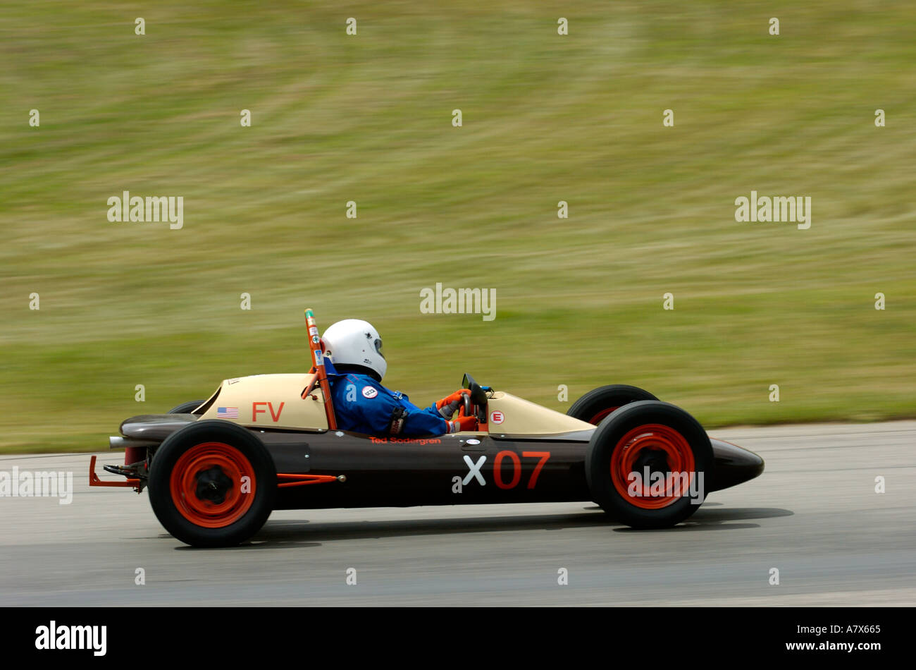 Ted Sodergren gare il suo 1968 Zink C4 Formula Vee al Vintage Grand Prix au Grattan XVIII 2004 Foto Stock