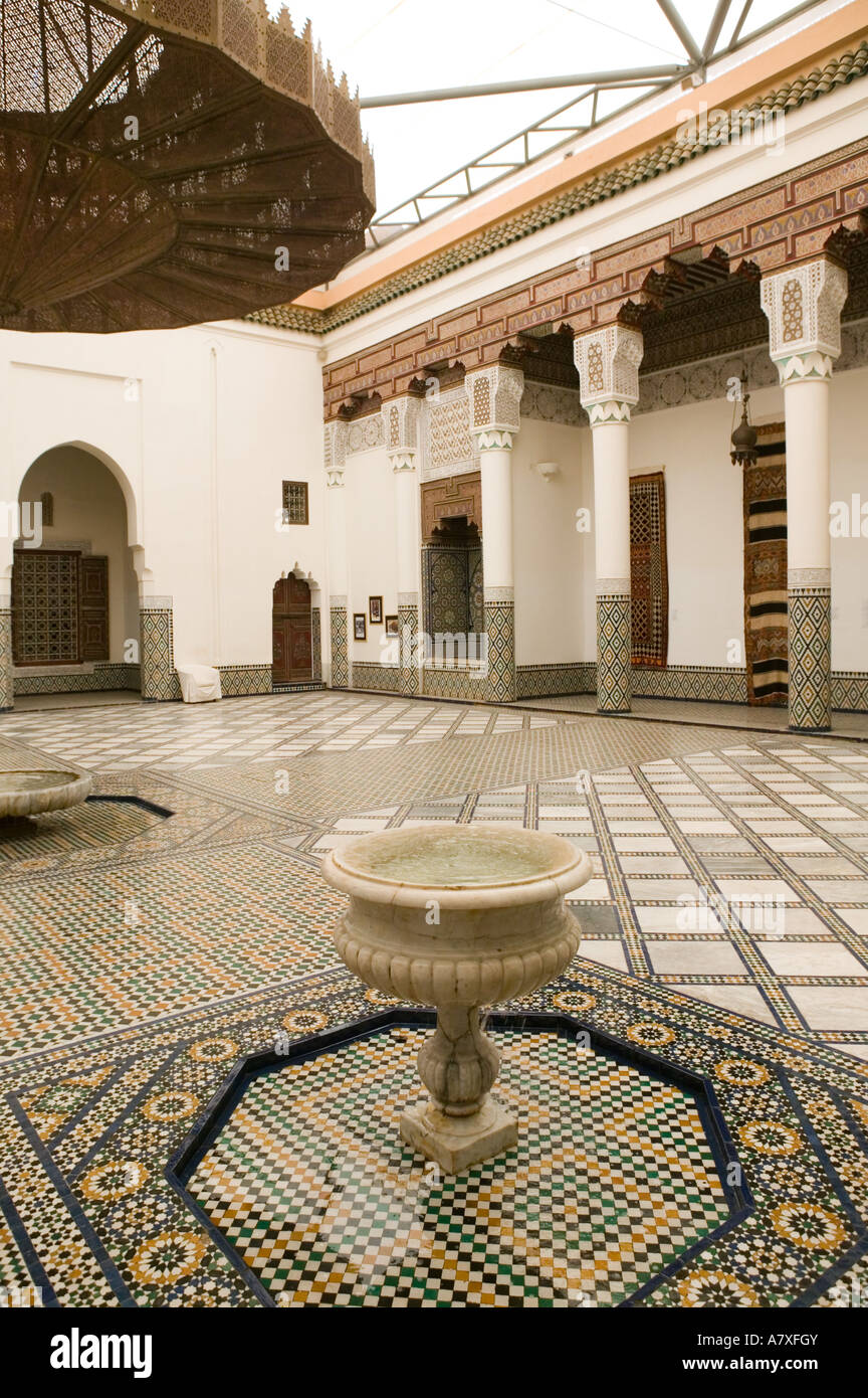 Il Marocco Marrakech : Musee de Marrakesh (ospitato in un edificio ristrutturato del XIX secolo riad: Dar Mnebbi) cortile interno Foto Stock