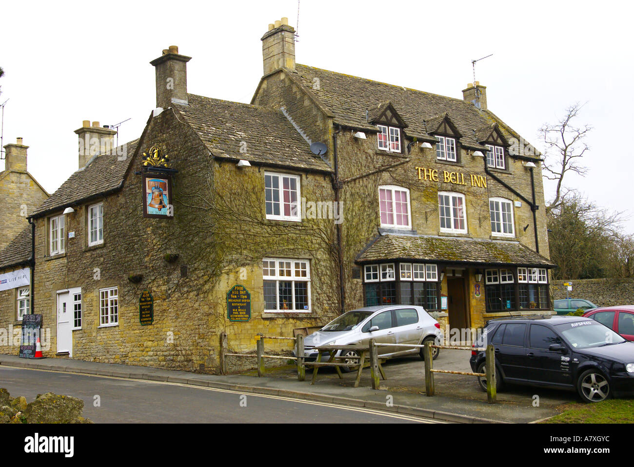 Englsh più antico pub o inn di cotswold in Inghilterra nel Regno Unito Foto Stock