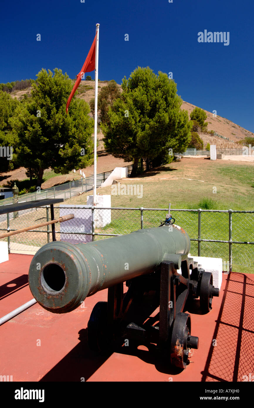 Vista di uno dei due "mezzogiorno gun' cannoni a batteria Lion su Signal Hill a Cape Town, Sud Africa. Foto Stock