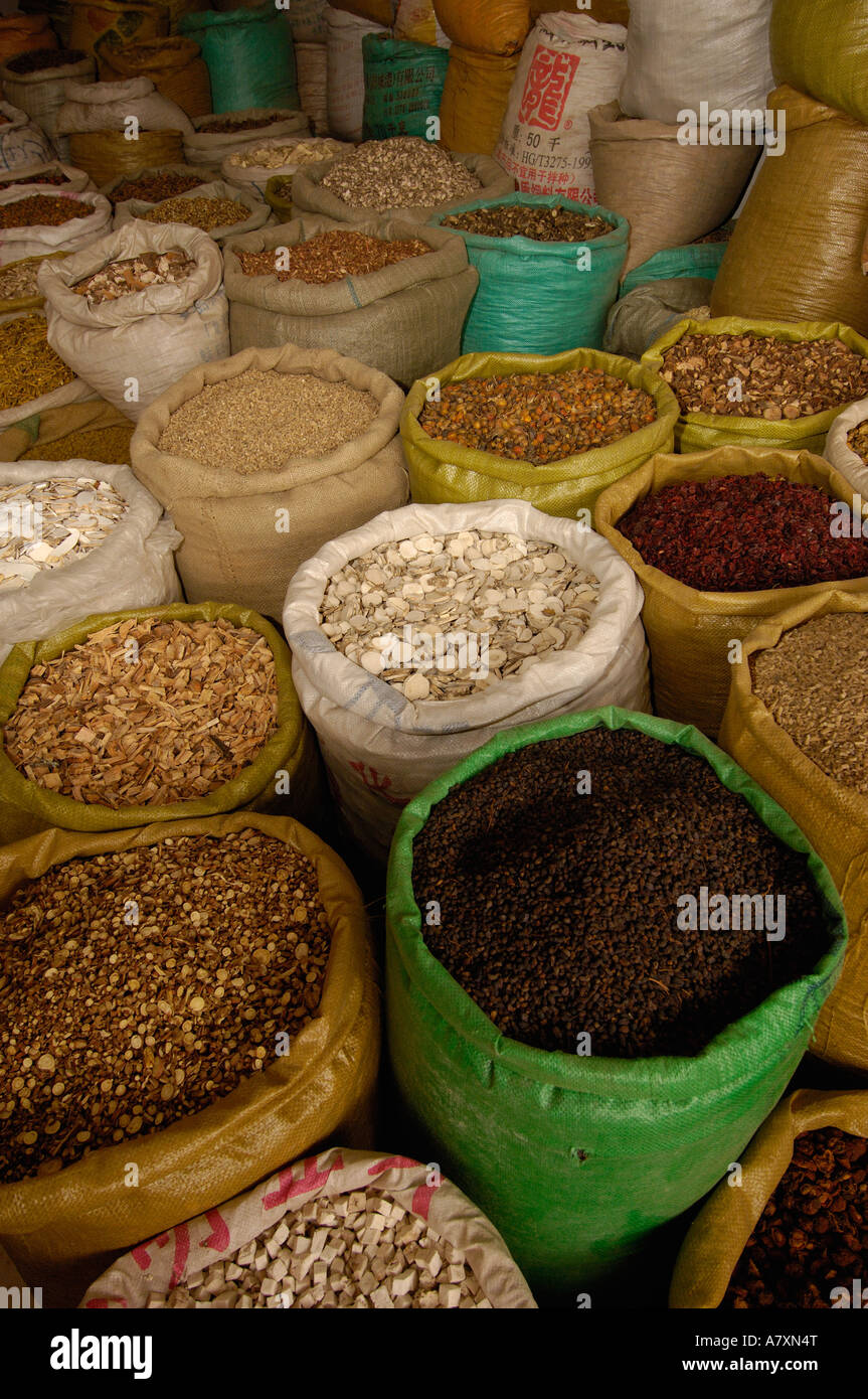 Kunming medicina tradizionale mercato. Nella provincia dello Yunnan in Cina Foto Stock