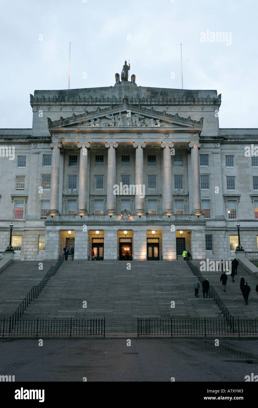 Stormont assieme agli edifici del Parlamento close up Belfast Irlanda del Nord Foto Stock