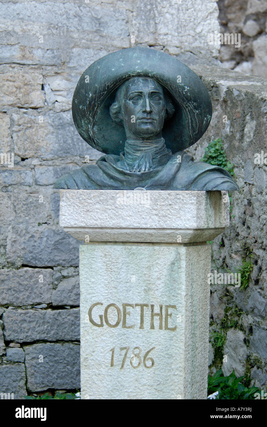 L'Italia, Malcesine, busto di Goethe Foto Stock