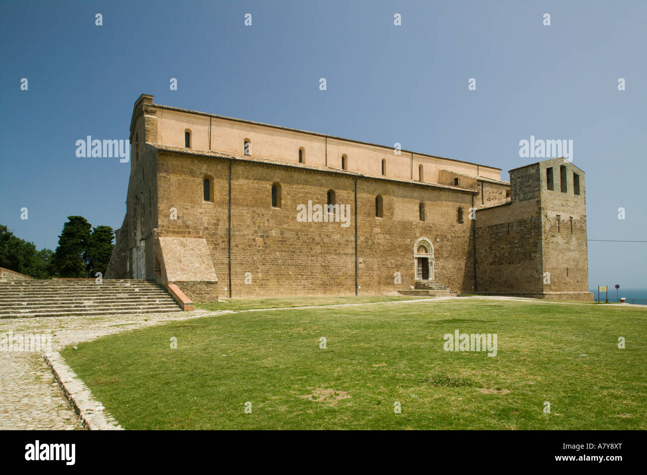 Itlay, Abruzzo, San Giovanni in Venere Giovanni in Venere Abbey (8° c. ex sito del tempio romano alla dea Venere) Foto Stock