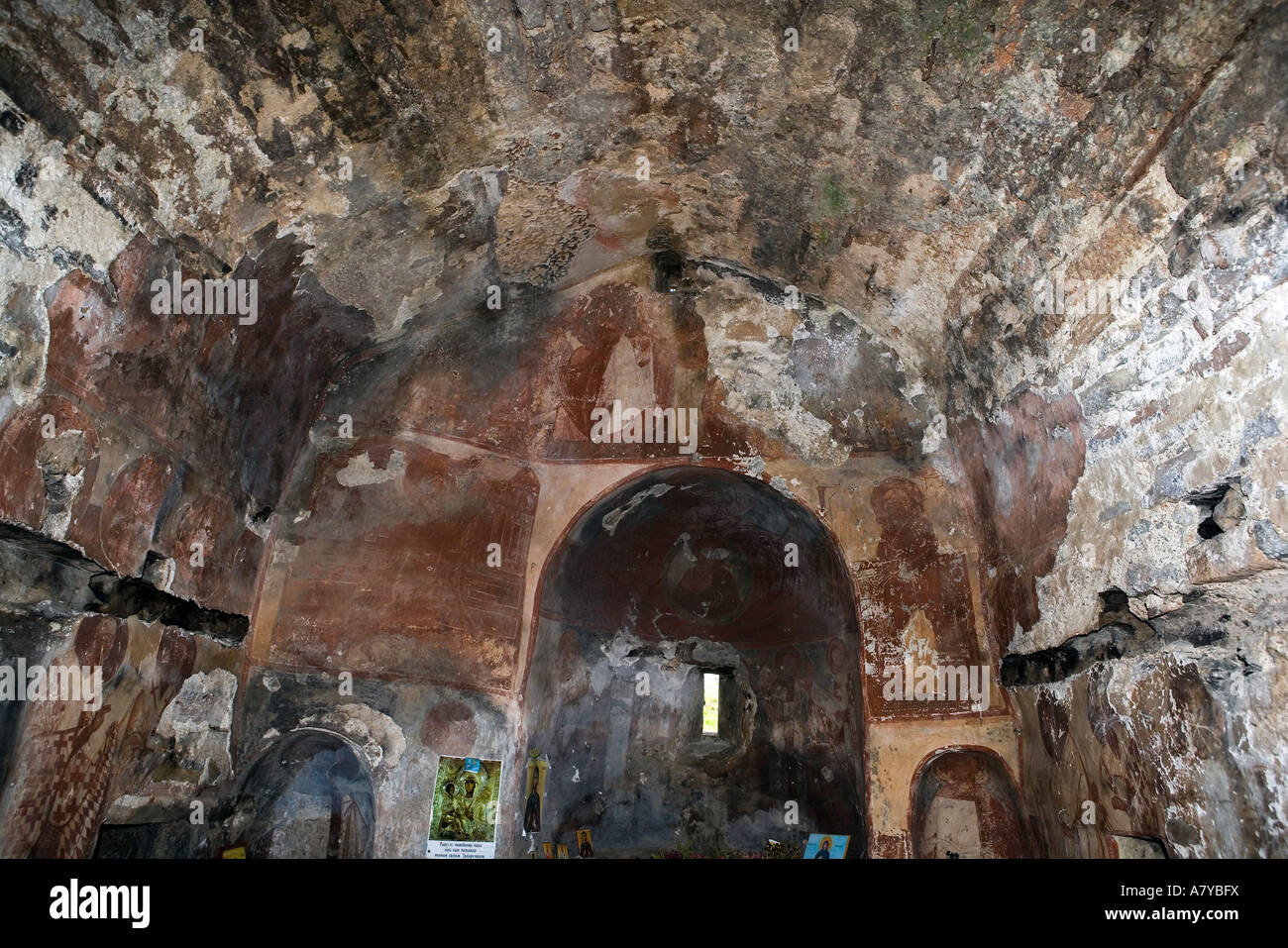 Bruciati a guscio di un santo xv secolo Chiesa Ortodossa Serba è tutto ciò che è rimasto di una presenza serba Foto Stock