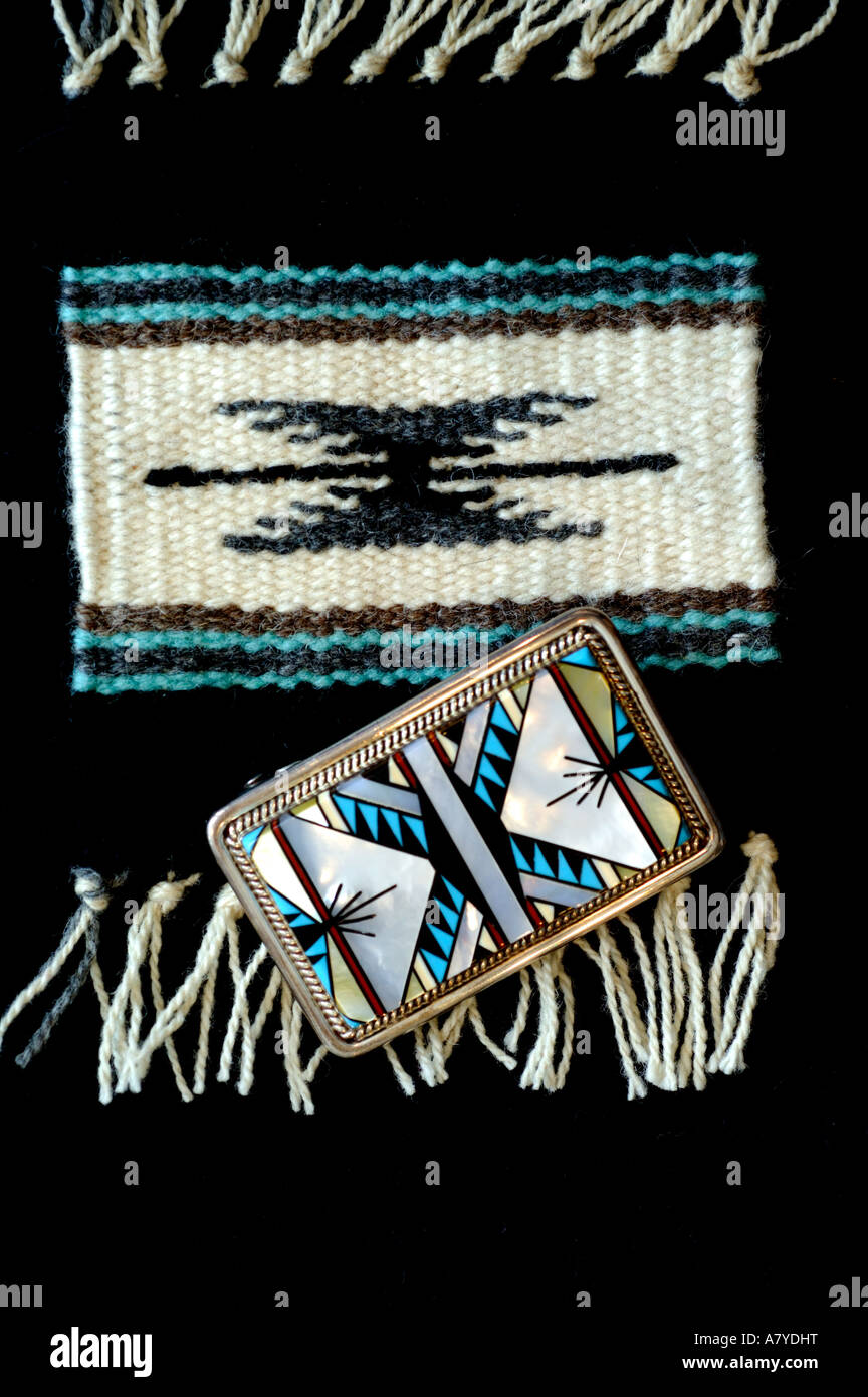 A sud-ovest, American Indian Arte & Artigianato. Classic Zuni intarsio  fibbia di cintura, blanket pattern. Proprietà release Foto stock - Alamy