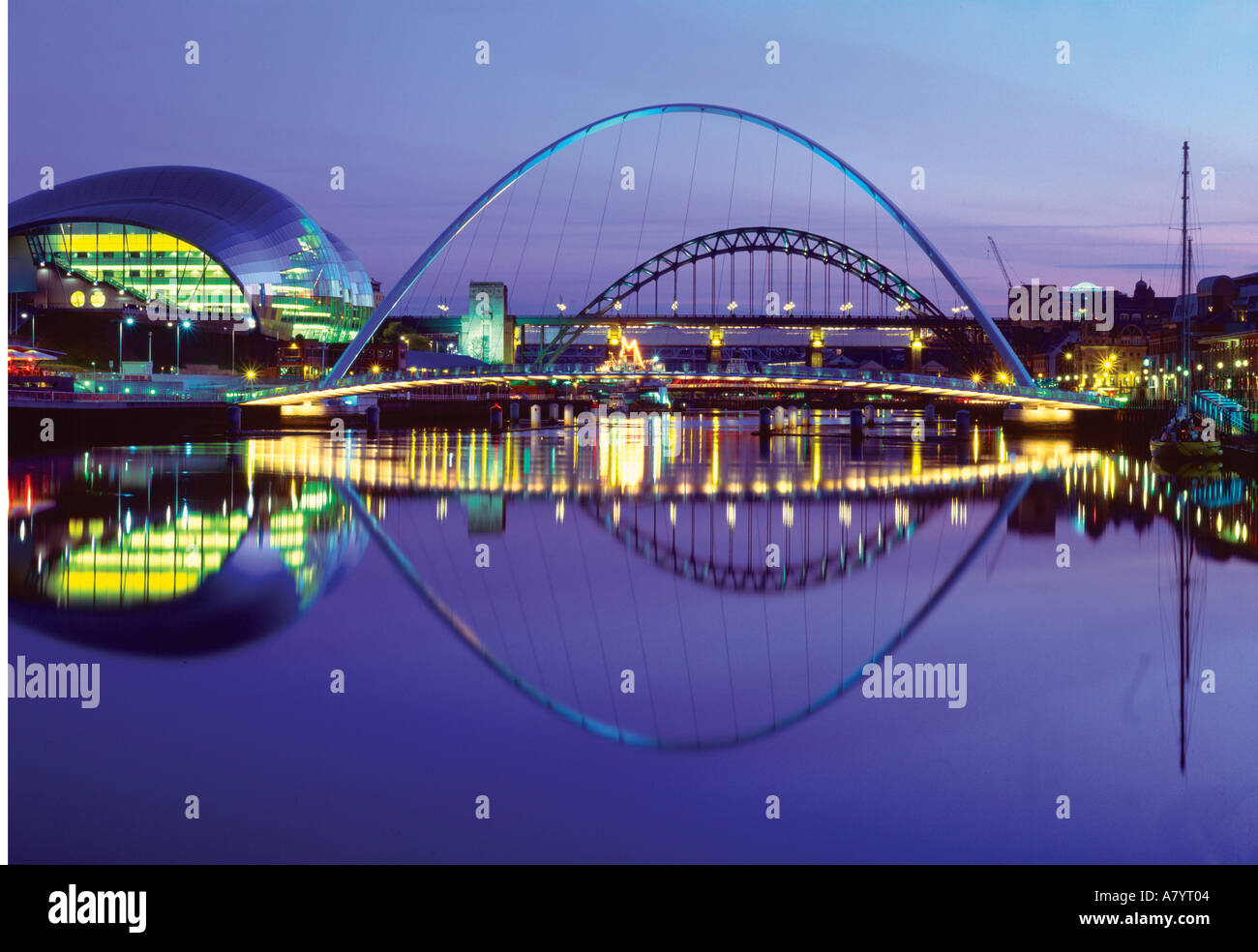 Newcastle Gateshead Quayside di notte, Tyne and Wear, Regno Unito Foto Stock
