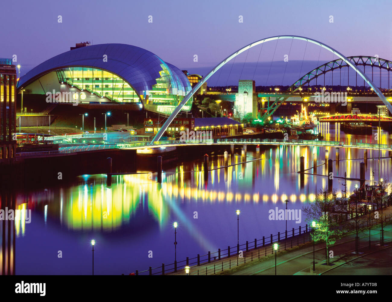 Newcastle Gateshead Quayside di notte Tyne and Wear Foto Stock
