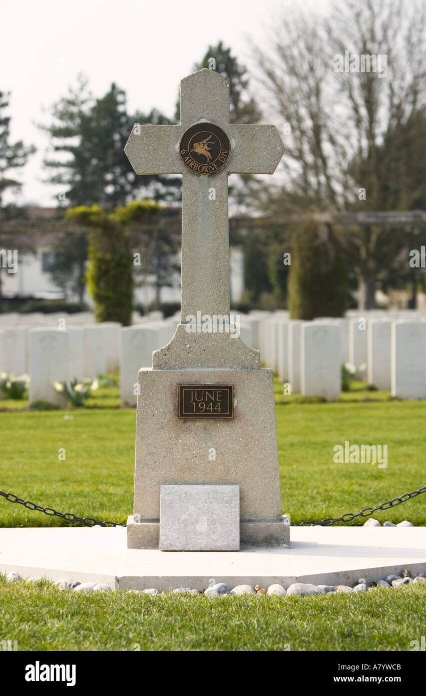 6 britannico airborne memorial Ranville Cimitero Militare Calvados Normandia Francia Foto Stock