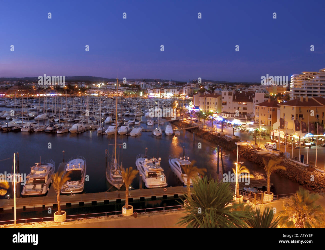 Il Portogallo, Algarve, Vilamoura, Marina di notte Foto Stock