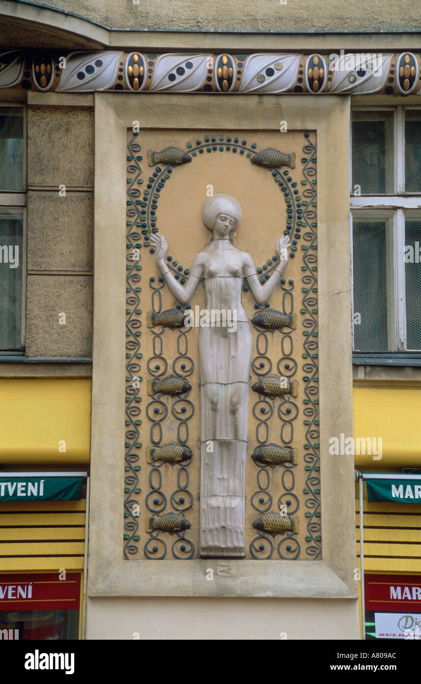 Art Nouveau dettaglio sulla costruzione di Kaprova Praga Repubblica Ceca Foto Stock