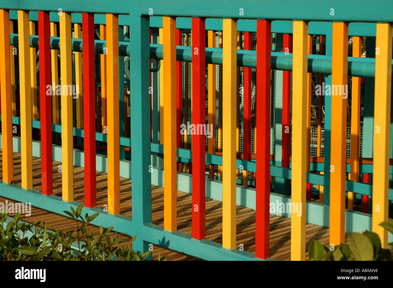 Il decor colorato ringhiera scale per esterno Foto Stock