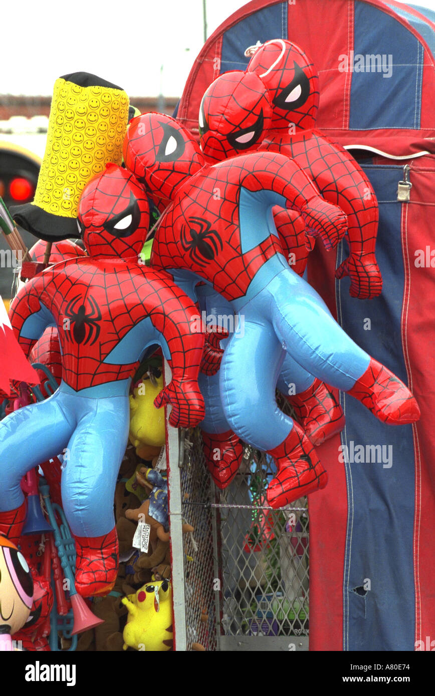 Spiderman giocattoli al chiosco di palloncino al Cinco de Mayo festival. St Paul Minnesota USA Foto Stock