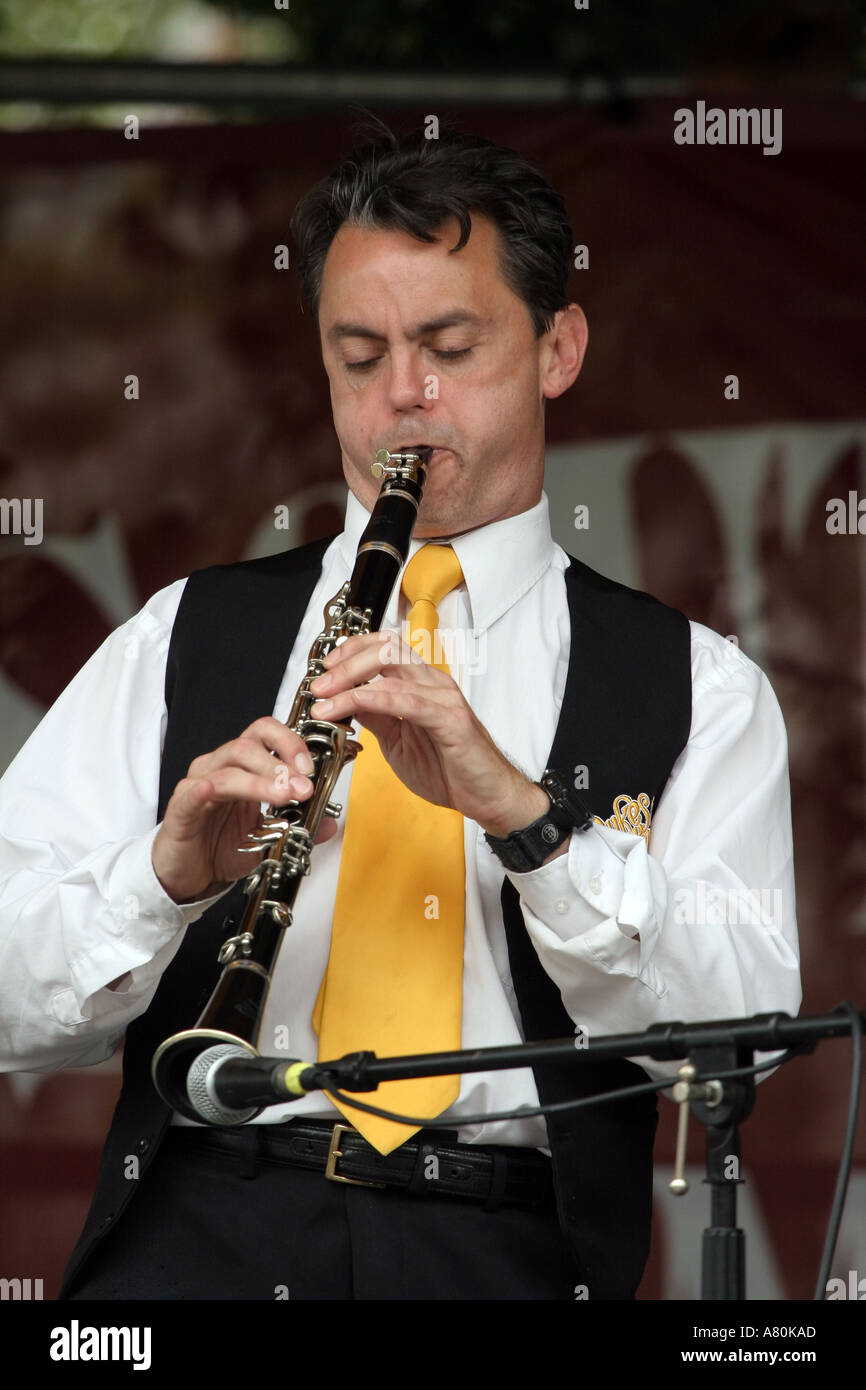 Un clarinetto player esegue in Jackson Square New Orleans in Louisiana Foto Stock