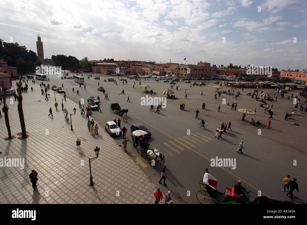 Vista di Djemaa El Fna a Marrakech in Marocco in Nord Africa Foto Stock