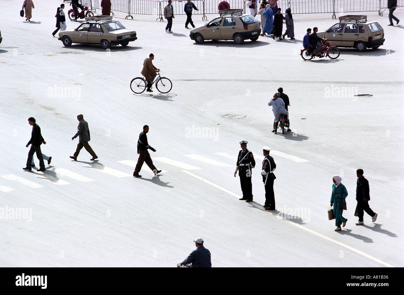 Vista della strada di Djemaa El Fna a Marrakech in Marocco in Nord Africa Foto Stock