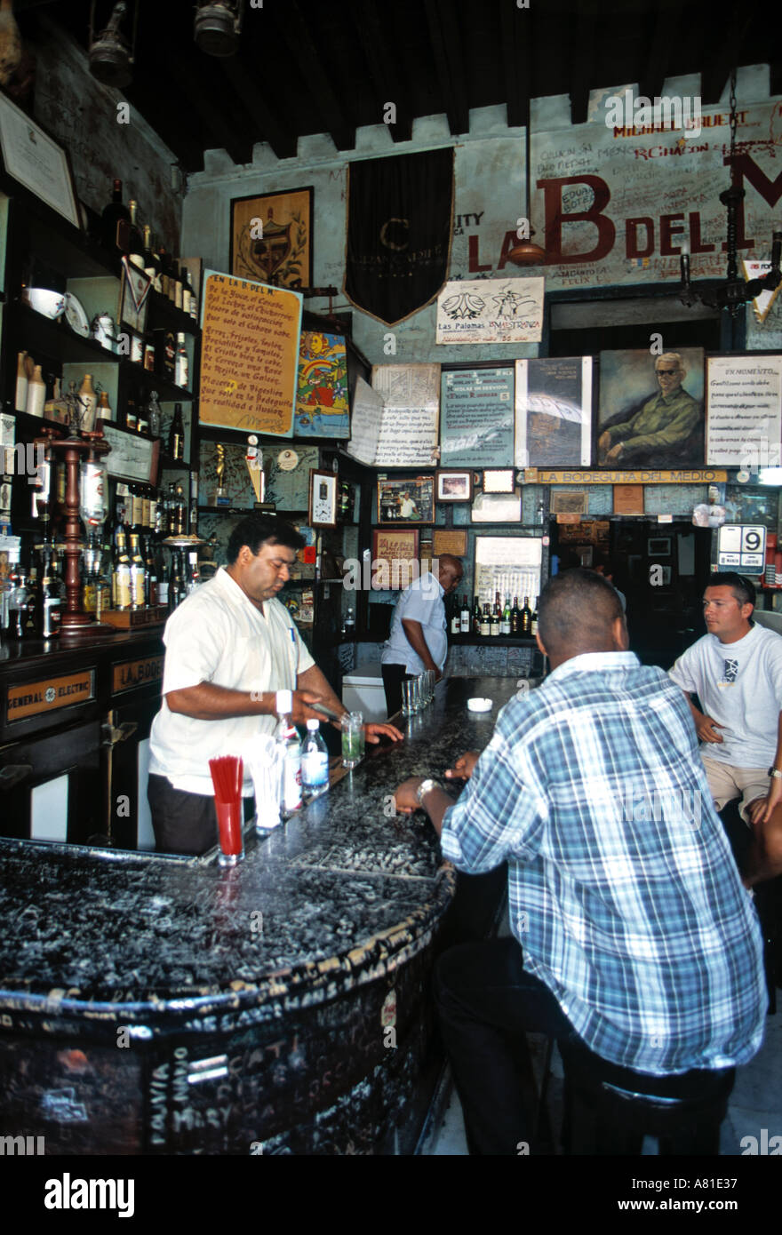 Hemmingway's Bar (La Bodeguita del Medio), Havana, Cuba Foto Stock