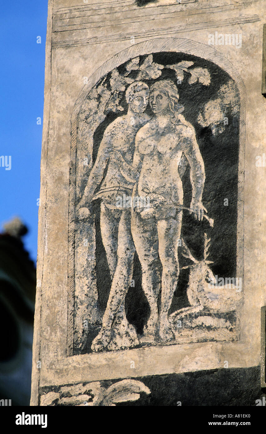 Repubblica Ceca, Praga, la piazza della Città Vecchia (Staromestske namesti) sgraffite sulla facciata della casa al minuto Foto Stock