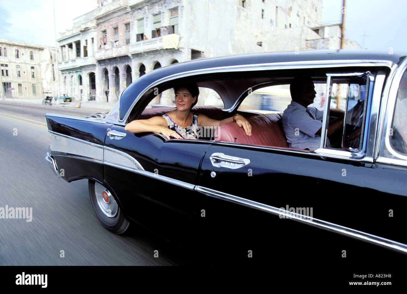 Cuba, La Habana, scoprire la città con una vecchia vettura americana Foto Stock