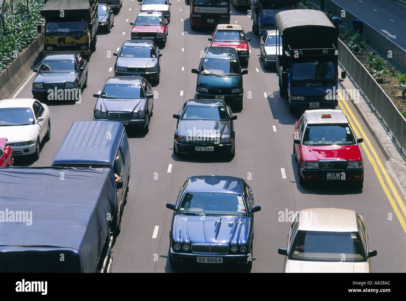 Il traffico in wanchai Connaught Road Hong Kong business lifestyle veicolo Foto Stock