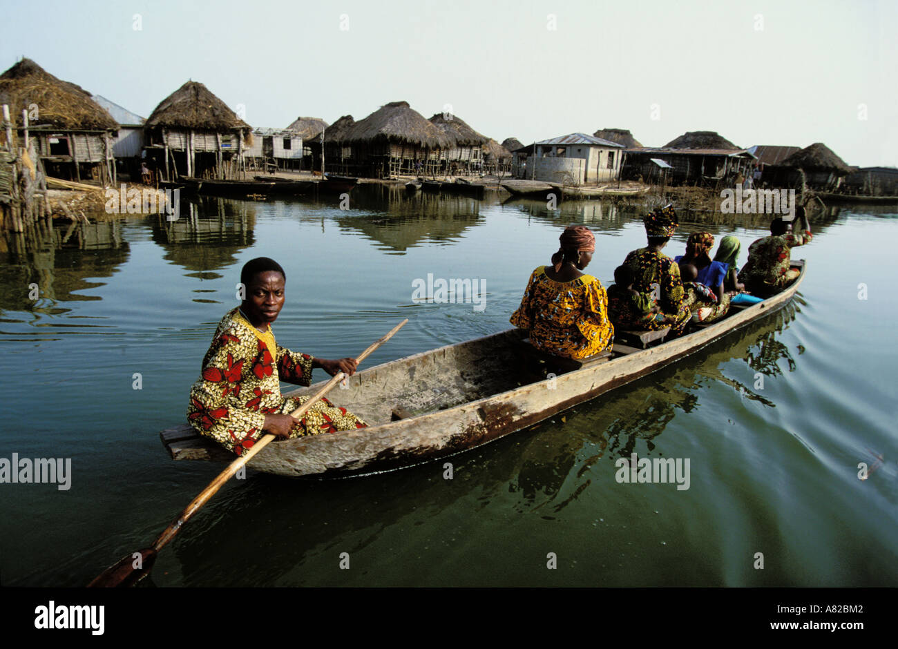 Il Benin, il lago città di Ganvié, piroga sul lago Nokoué Foto Stock