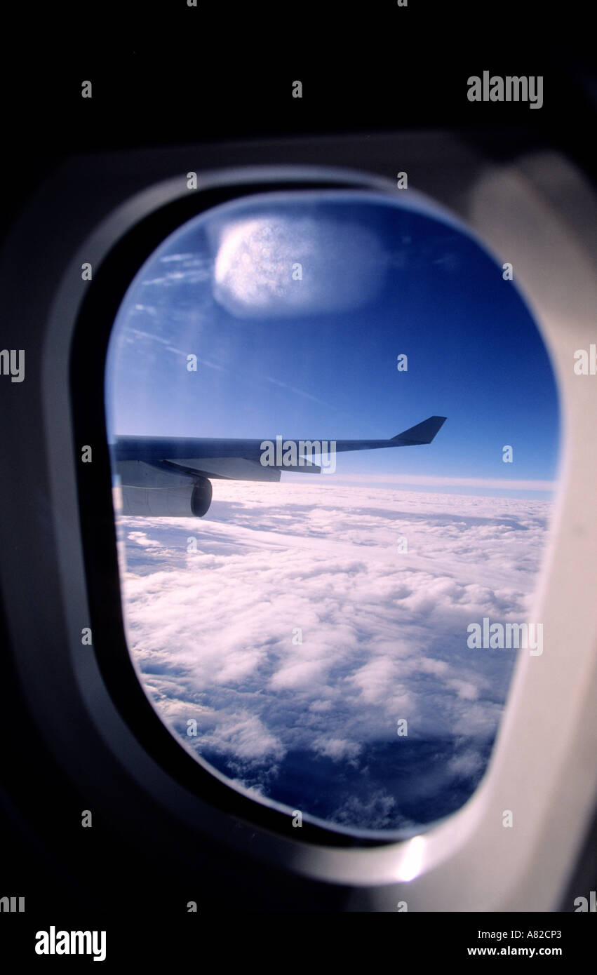 Ala di un Airbus A340 in volo Foto Stock
