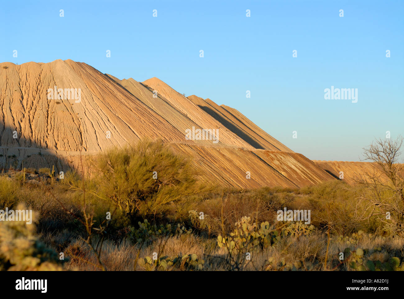 Recupero miniera lasciati dalle miniere di rame di creare le proprie montagne Foto Stock