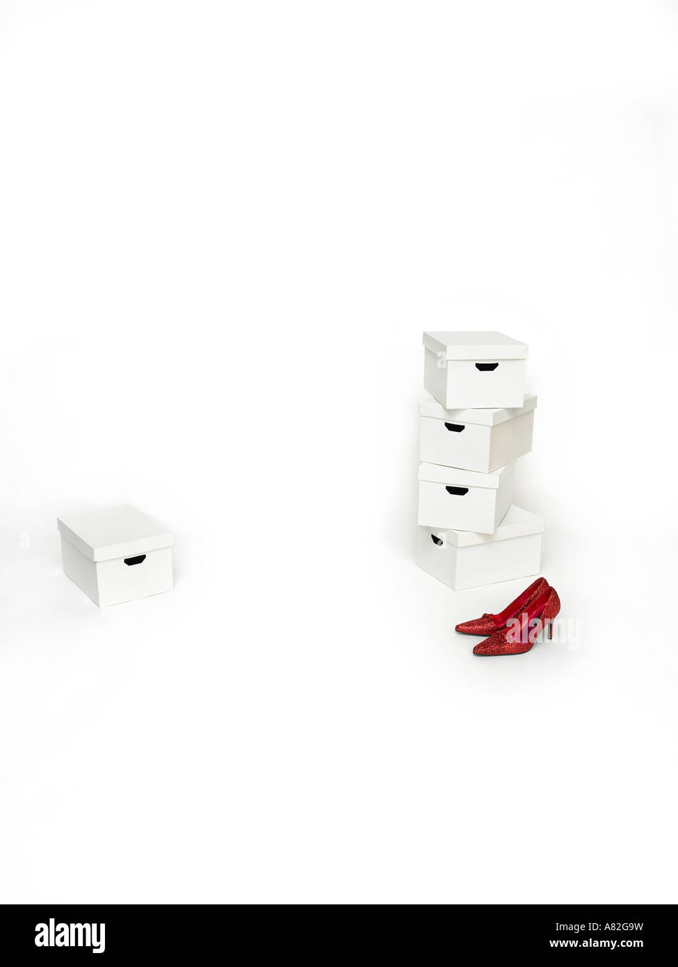 Scarpe bianche scatole e un paio di scarpe di Ruby Foto Stock