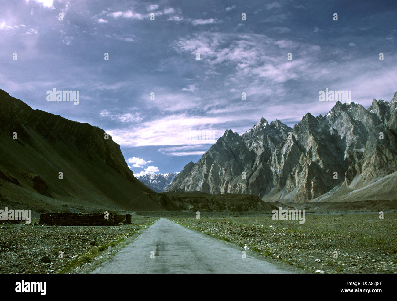 Il Pakistan Azad Kashmir Gulmit Karakoram Highway Pasu picchi Foto Stock