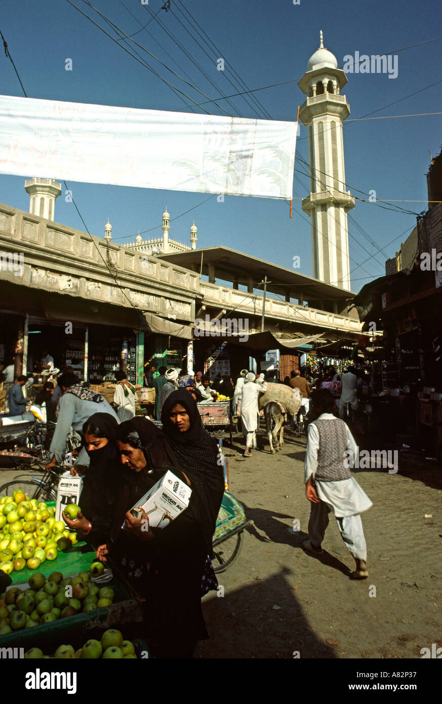 Il Pakistan a sud Punjab Bahawalpur minareto della moschea principale su Shahi Bazaar Foto Stock