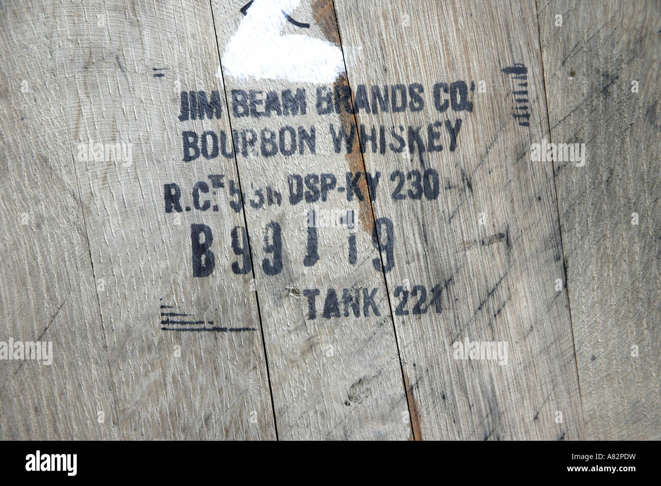 Jim Beam Bourbon whiskey sul timbro vintage botti di vino una volta usato per tenere Commandaria del vino la più antica denominazione noto nel wor Foto Stock