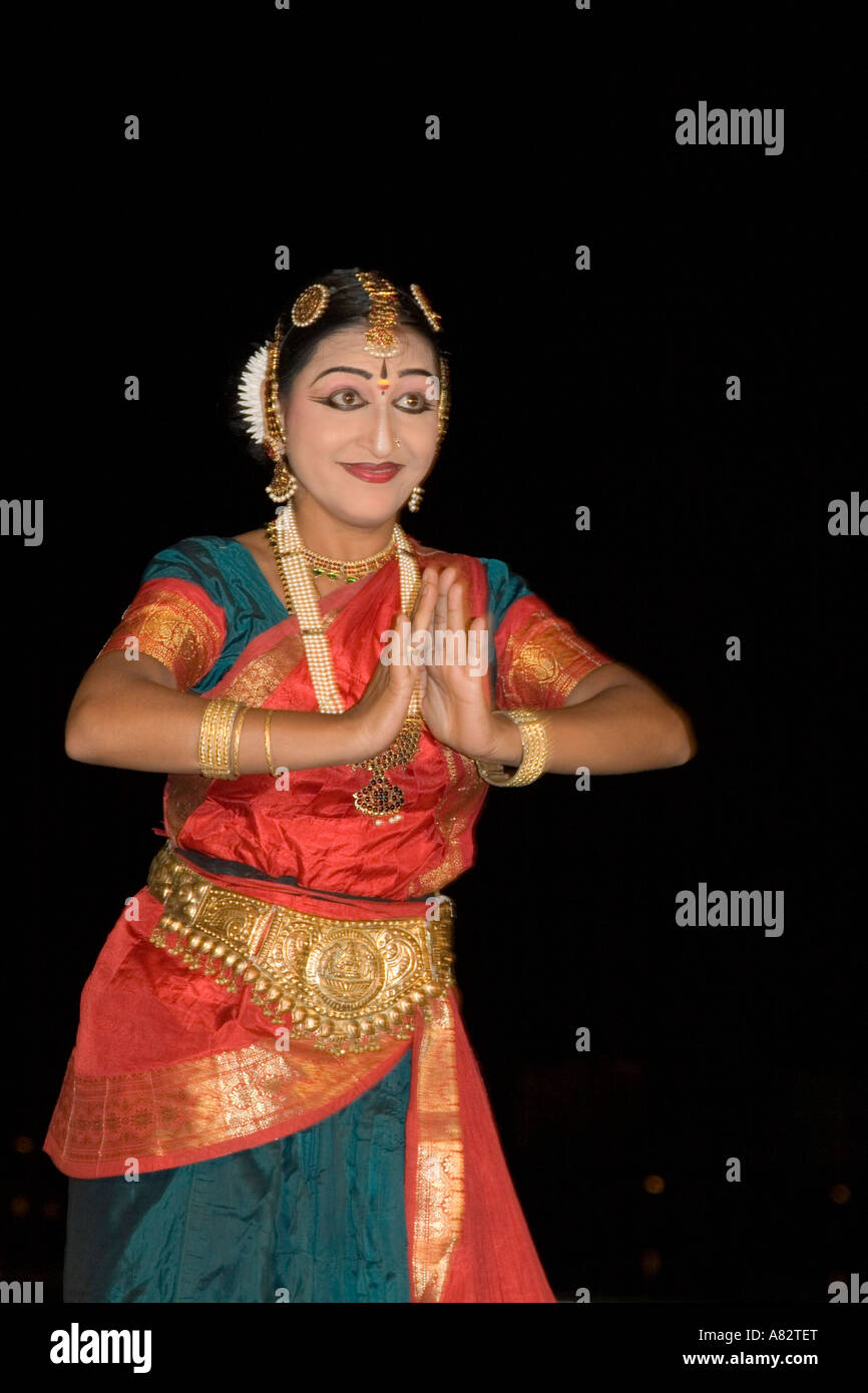 India Kerala Kumarakom backwaters Taj Garden Retreat Hotel performance di danza Foto Stock