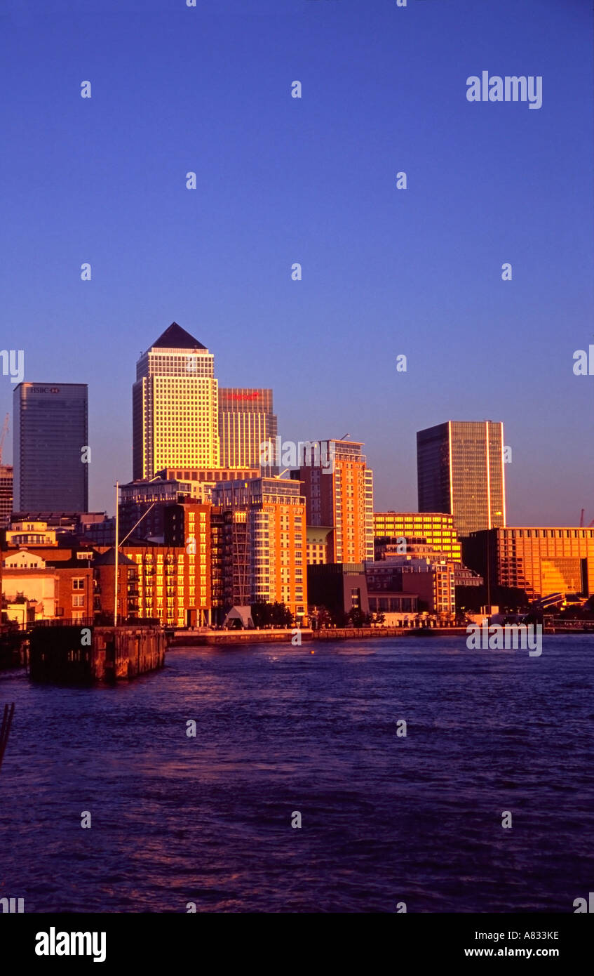 Canary Wharf London al crepuscolo Foto Stock