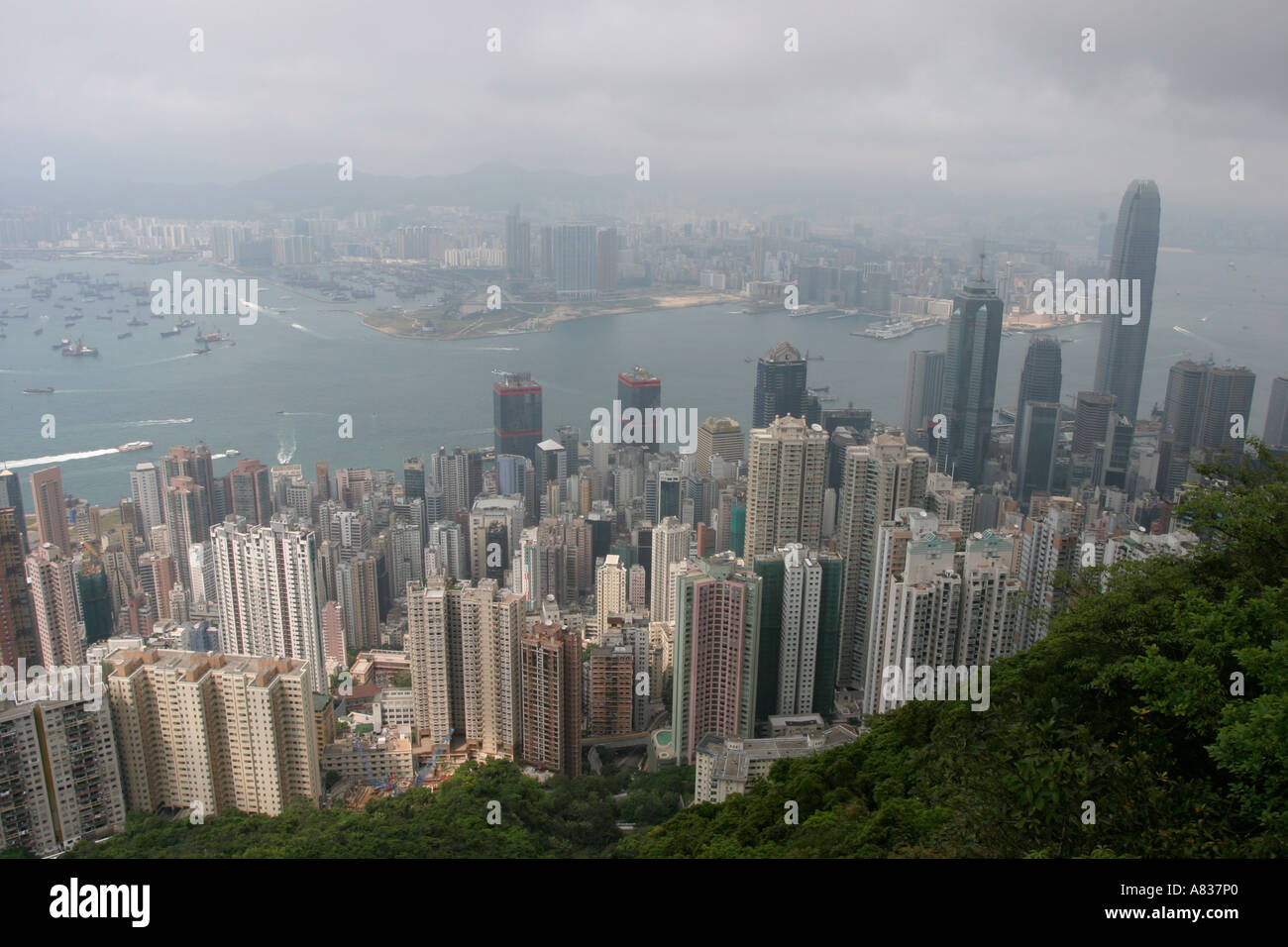 Vista sull isola di Hong Kong, porto e di Kowloon da Victoria Peak o Sàan Déng Foto Stock