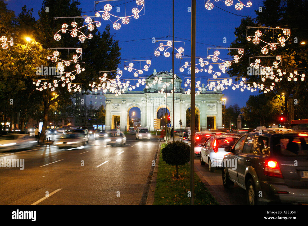 Puerta de Alcala Piazza Indipendenza notte Madrid Spagna Foto Stock