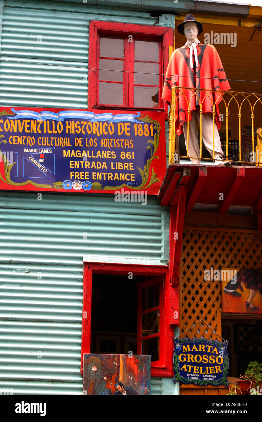 La Boca ,il popolare,vitale e colorata area di arti di Buenos Aires è la meta e la dimora del famoso TANGO Foto Stock