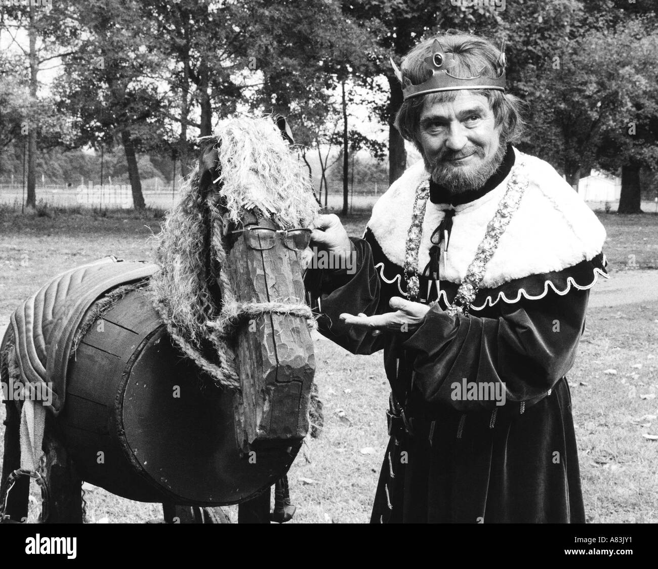 Portare sul ridere 1975 UK serie TV sulla base di riporto su film - vedere la descrizione riportata di seguito Foto Stock