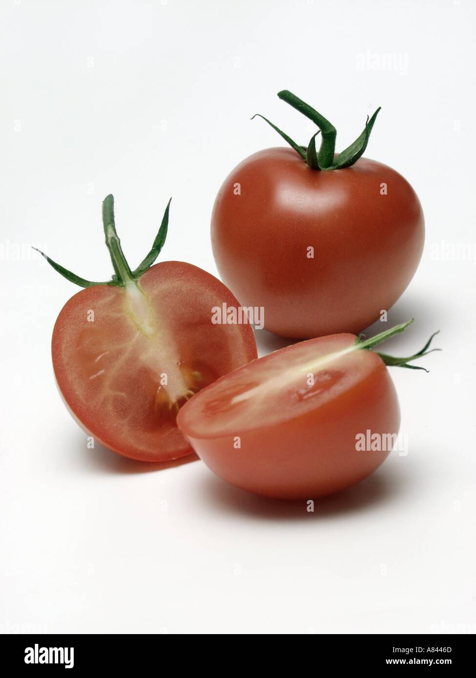 Due uno di pomodori tagliati a metà Foto Stock