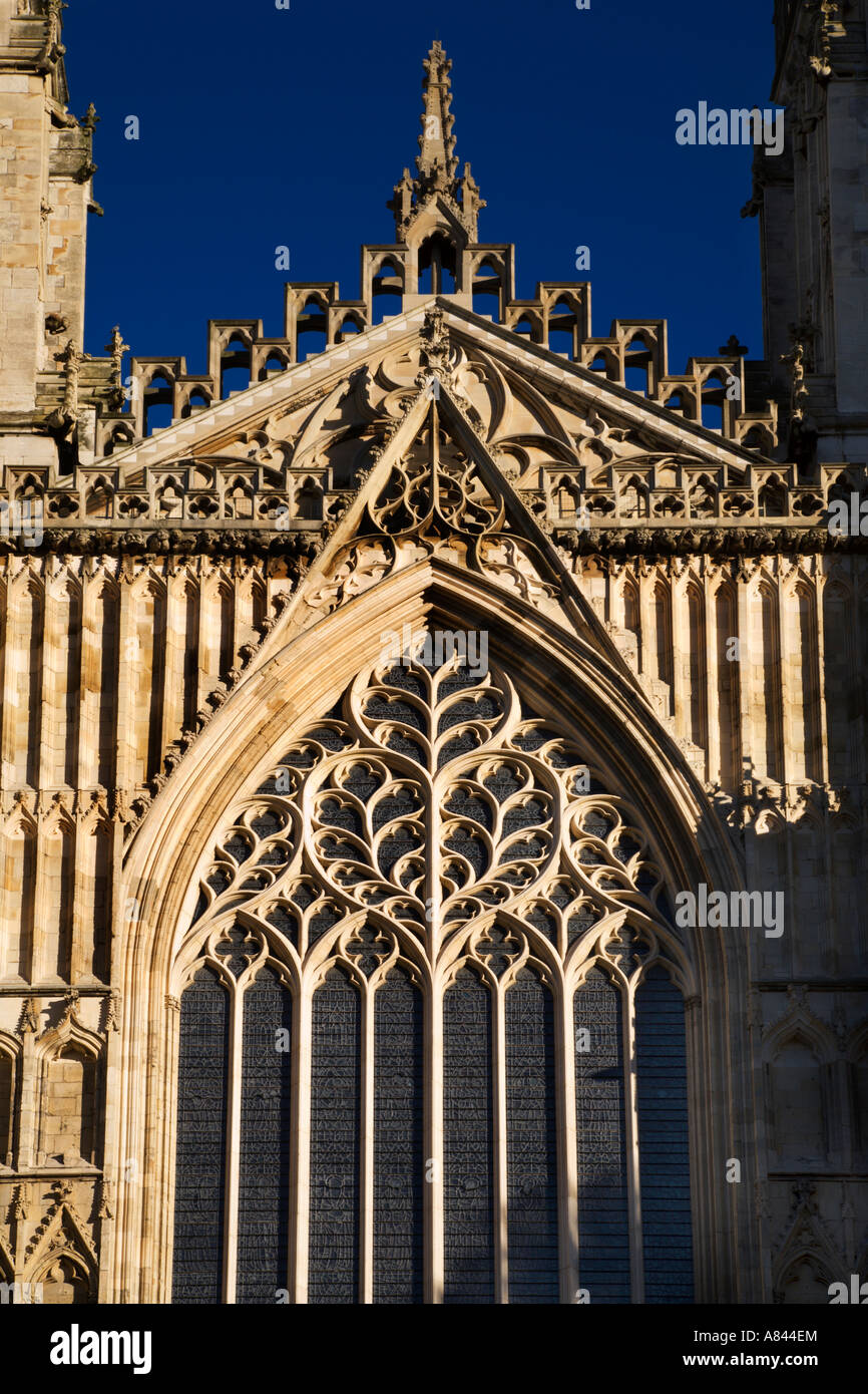 Particolare della facciata ovest della cattedrale di York Minster città di York Yorkshire Inghilterra Foto Stock