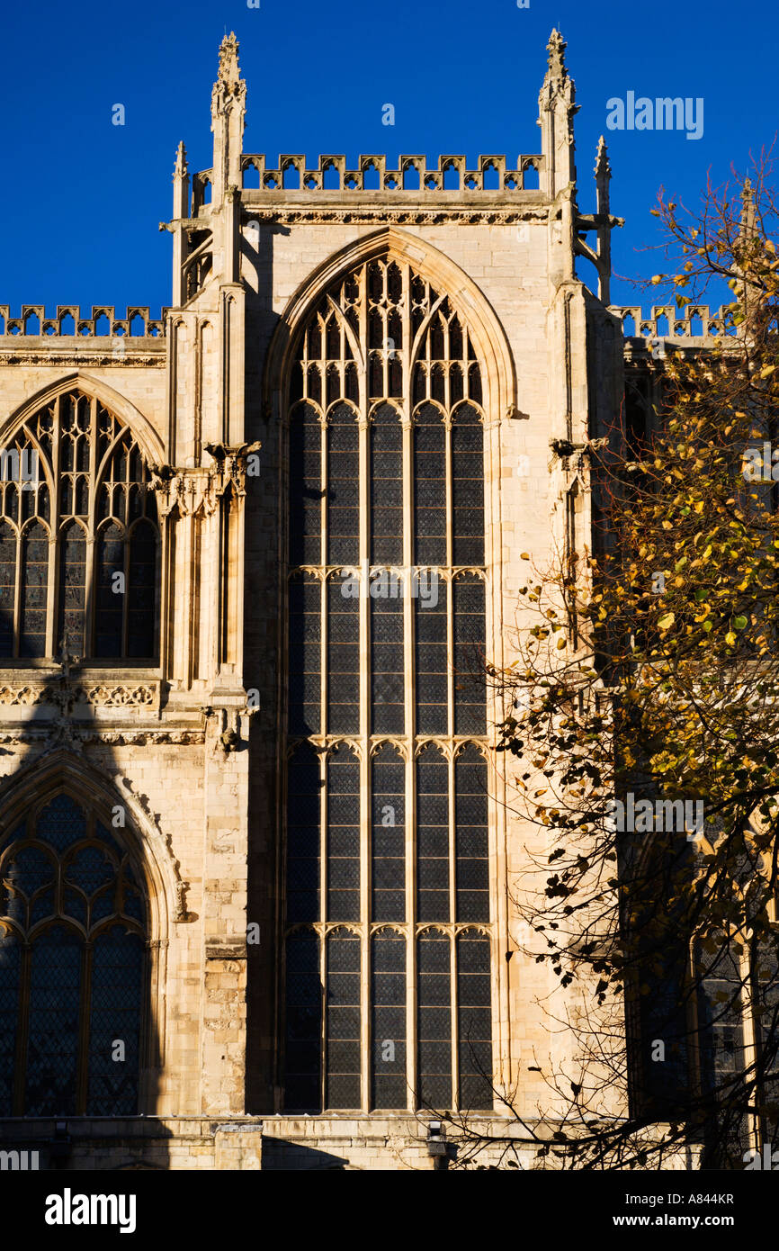 Esterno del cinque suore finestra a York Minster città di York Yorkshire Inghilterra Foto Stock