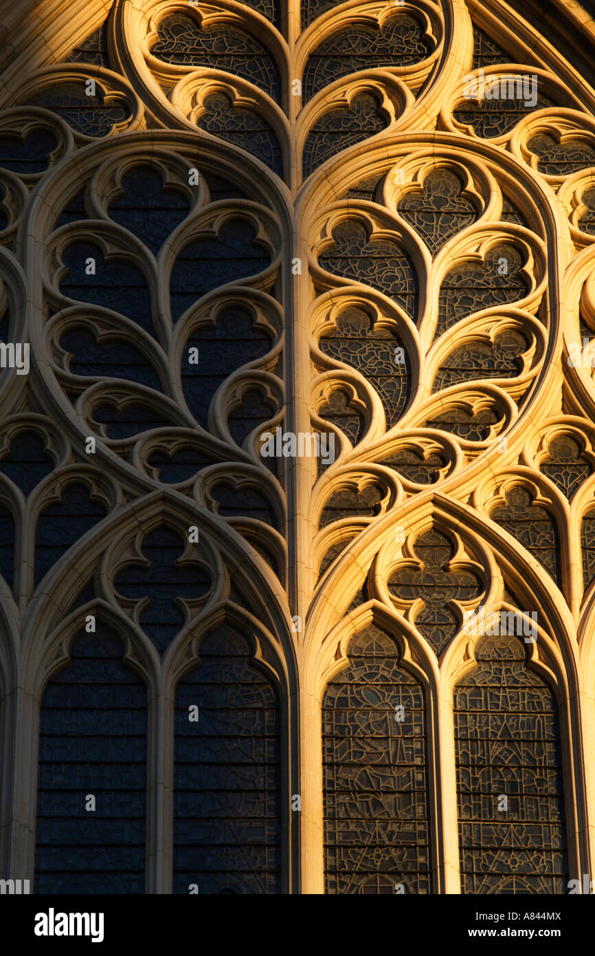 A forma di cuore in dettaglio la finestra Occidentale a York Minster città di York Yorkshire Inghilterra Foto Stock