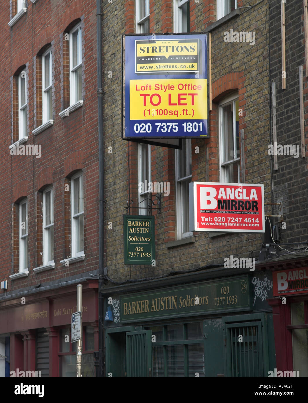 Affitto uffici segno, Bangla Mirror giornale e gli avvocati Hanbury Street, London E1 Inghilterra Foto Stock