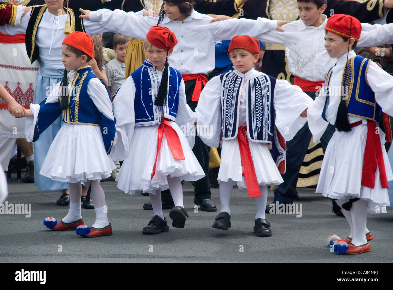Gli australiani di discendenza greca festeggiare in occasione di una festa con balli in costume tradizionale Foto Stock